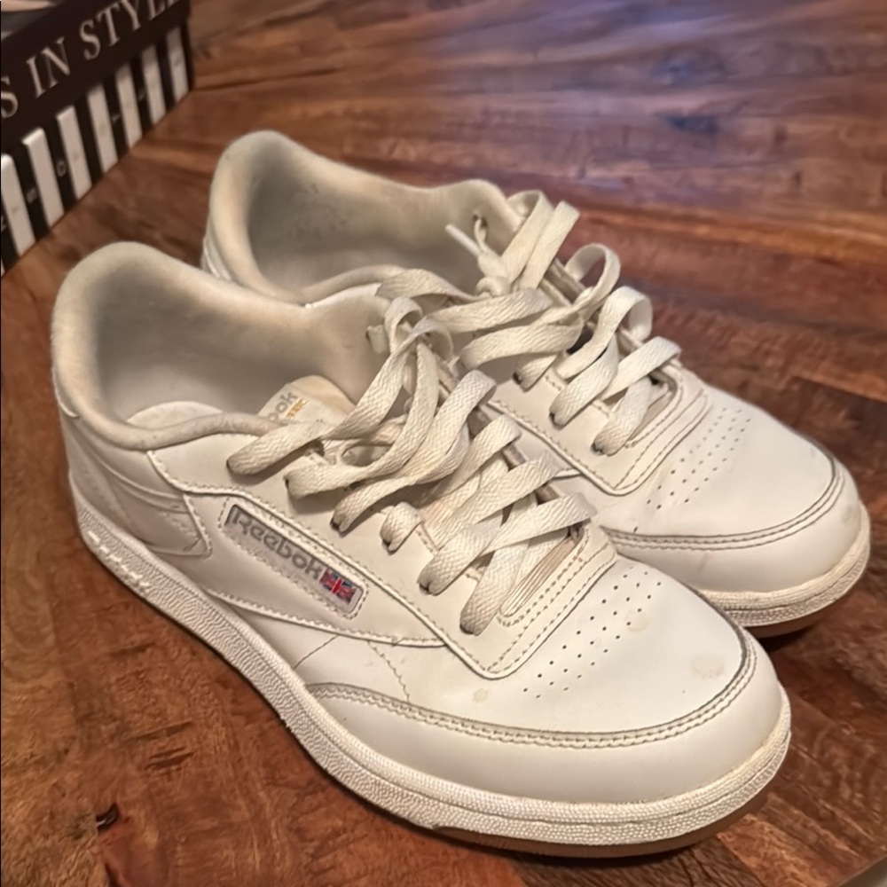 Reebok‎ White Sneakers 5.5Y - Picture 4 of 5